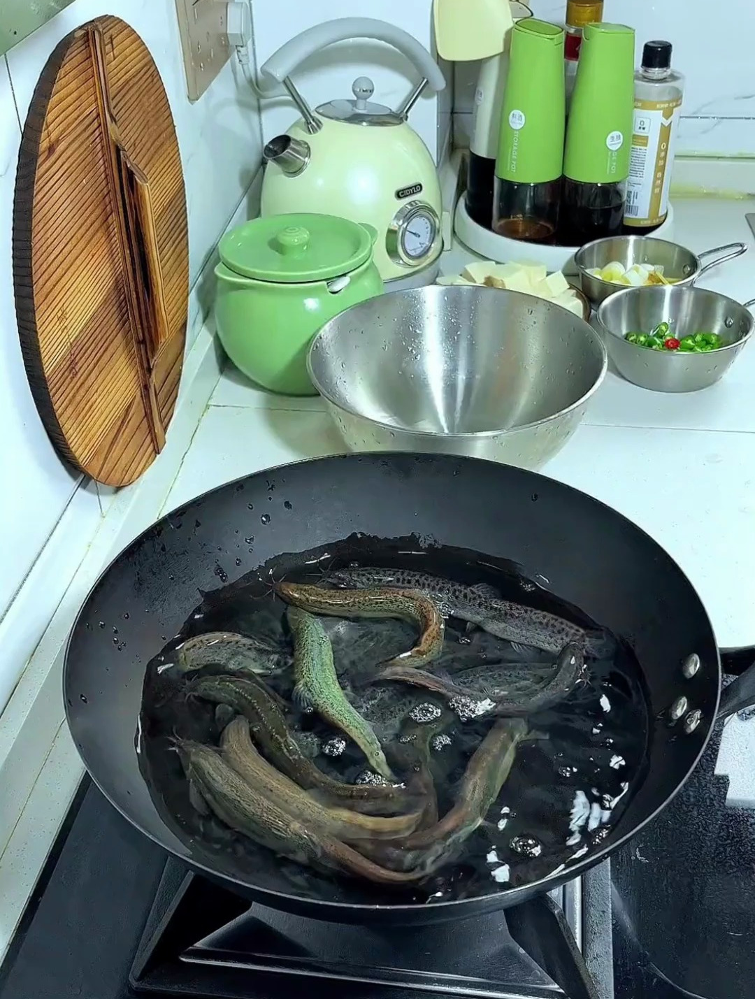 美味的泥鳅烧豆腐!