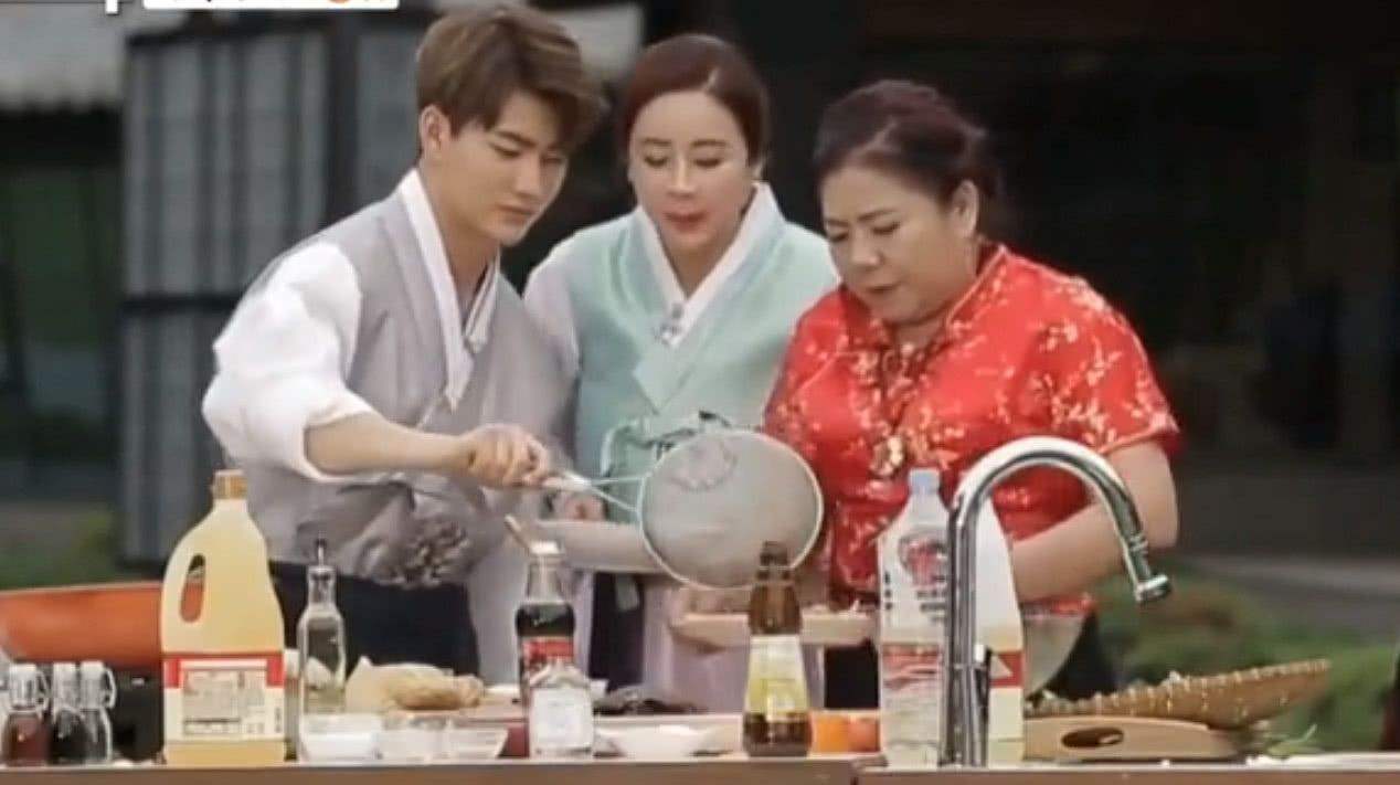 韩国明星没见识,夸张的表情说明一切,这就是中国规模