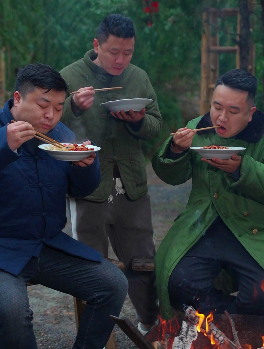 炒饭配脆骨就是香啊!