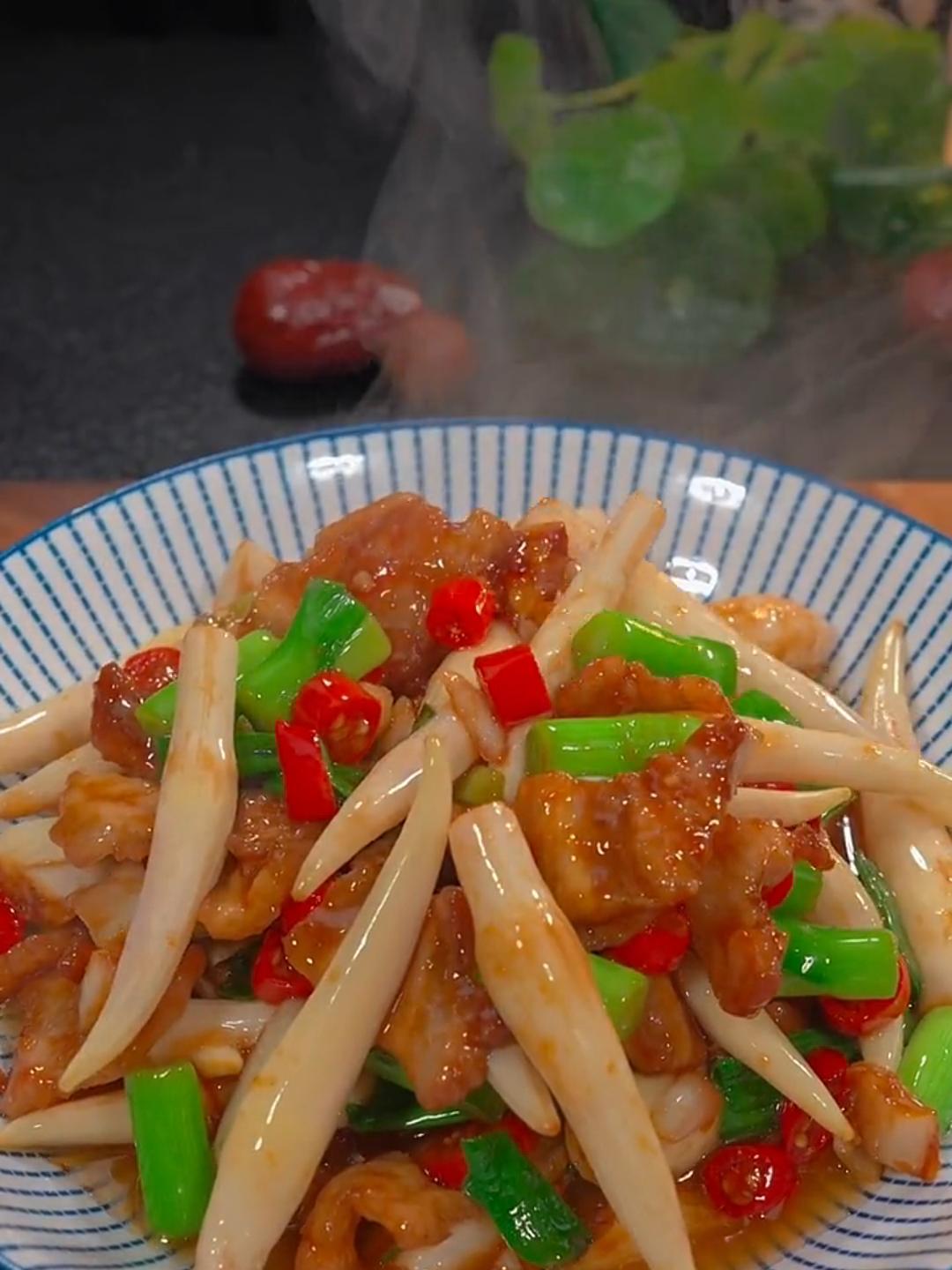 这道酸辣藕尖炒肉很多人都没有吃过