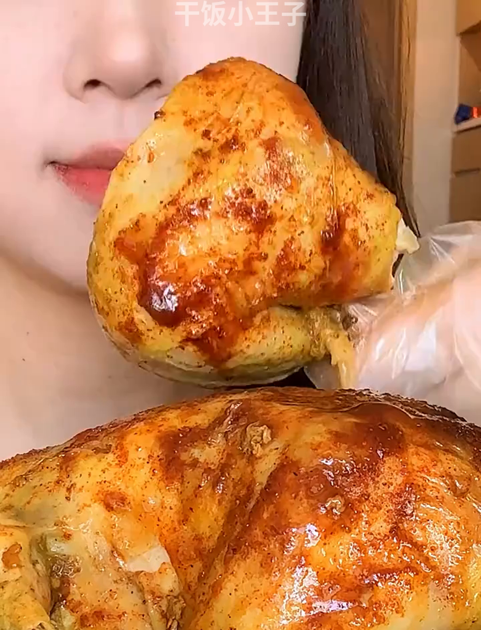 烤土鸡,香喷喷的土窑烤鸡,让人垂涎三尺的美味土窑鸡