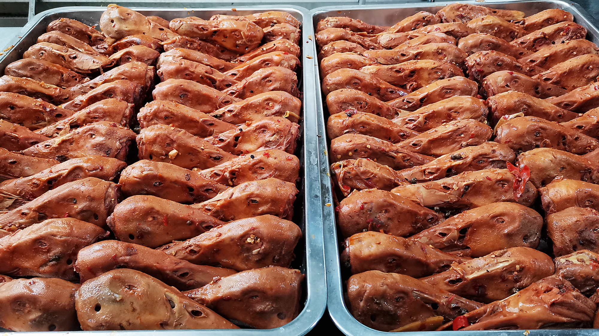 24斤鸭头花了240,大厨一锅做完卖600,这麻辣鸭头做得一看就好吃