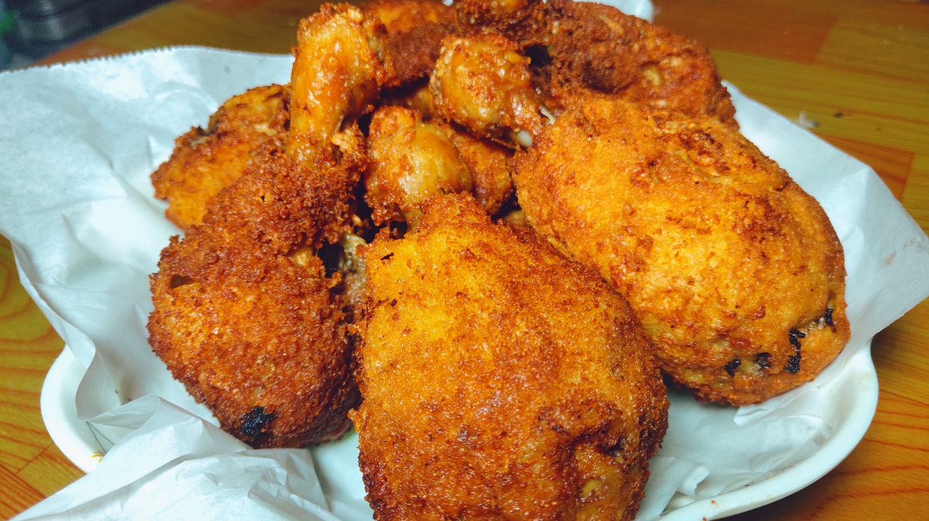 5元一个的脆皮炸鸡腿,一次炸8个、外酥里嫩,比外面卖的还好吃