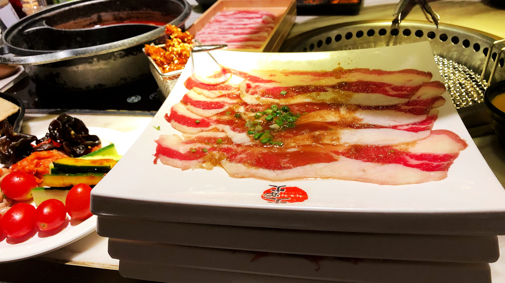 北京109烤肉自助餐,羊肉牛肉随便吃,战斧牛排最好吃,先涮再烤
