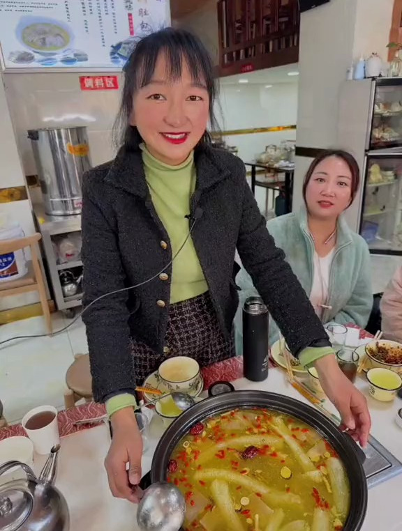 被昆明老板娘的淳朴打动,被天麻竹荪火腿鸡的味道折服