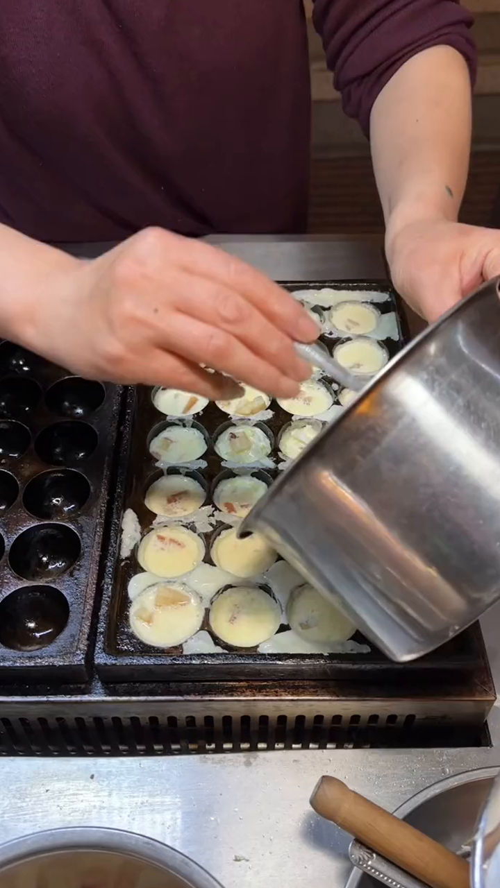 街头偶遇无声章鱼小丸子小摊,每个努力生活的人都是闪闪发光的