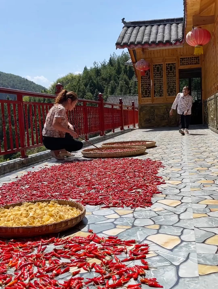 秋姐夫整的白切老腊肉确实比油酥土豆片更香
