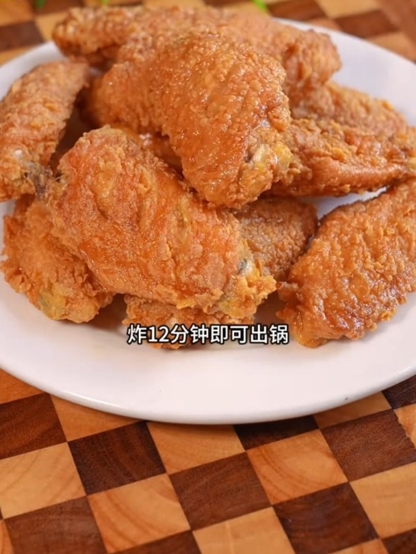 孩子放暑假了,自己在家炸个鸡翅,外酥里嫩,吃了根本停不下来