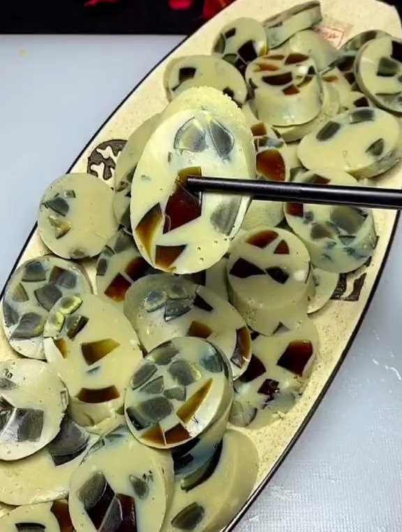 自己在家做松花蛋肠,简单好吃一学就会