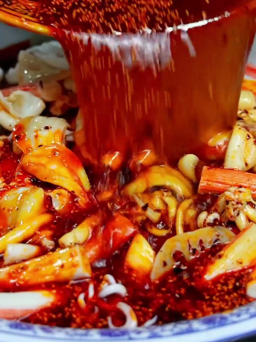 想吃鲜鱿鱼,今天就做一道鱿鱼钵钵鸡,简单方便又美味