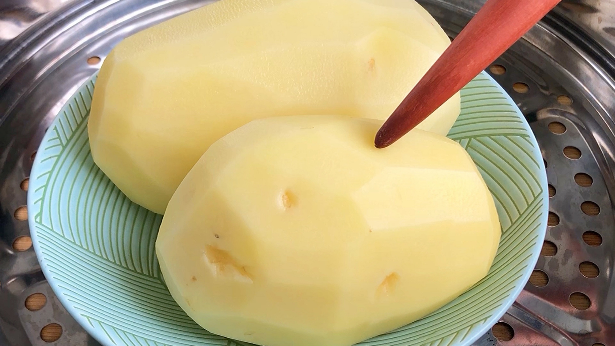 为啥河南人爱吃蒸菜?原因好处很多,今天粉丝点名蒸土豆,真解馋