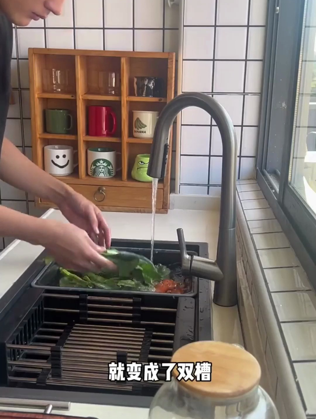 花200改造厨房柜门原木风效果真的赞!自制了实木置物架(下)