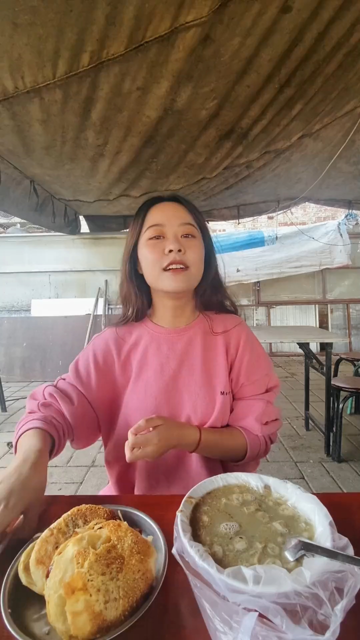 这家羊汤从09年开店,味道不错!素冒汤味道也不错哦!
