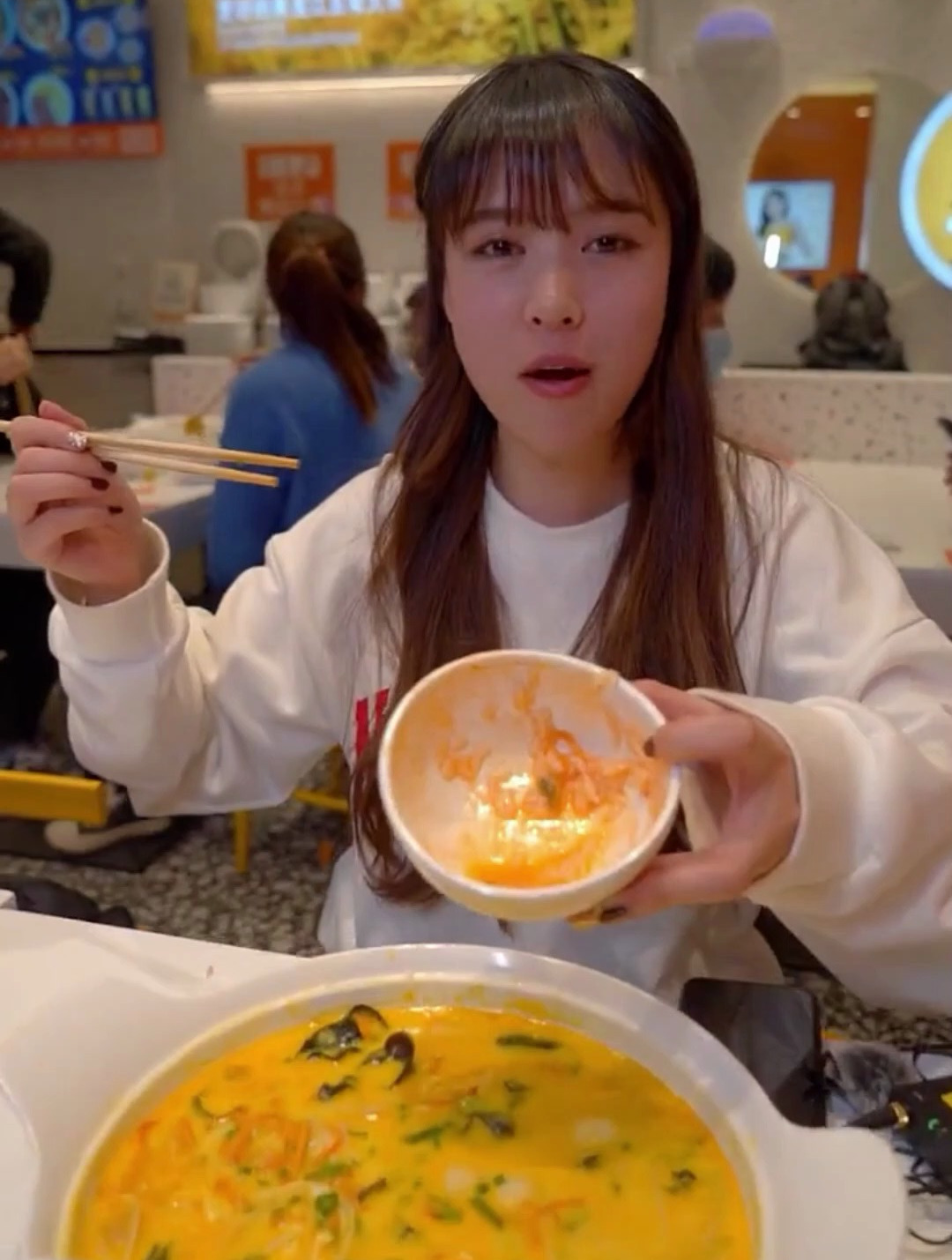 美食达人探店鱼你在一起|一份酸菜鱼,能干3碗饭,吃不够算我输!