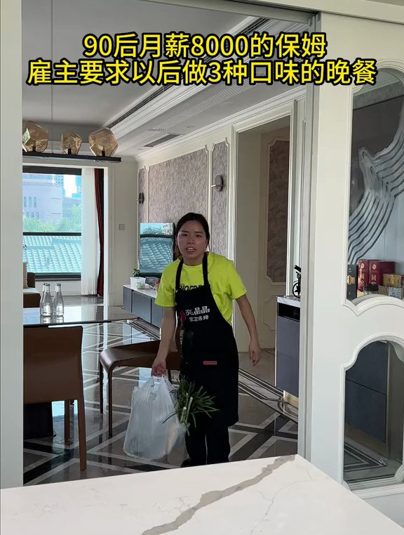 今晚5道菜要做3种不同的风味,咸蛋黄焗蟹+麻辣水煮鱼+野韭菜鸡蛋