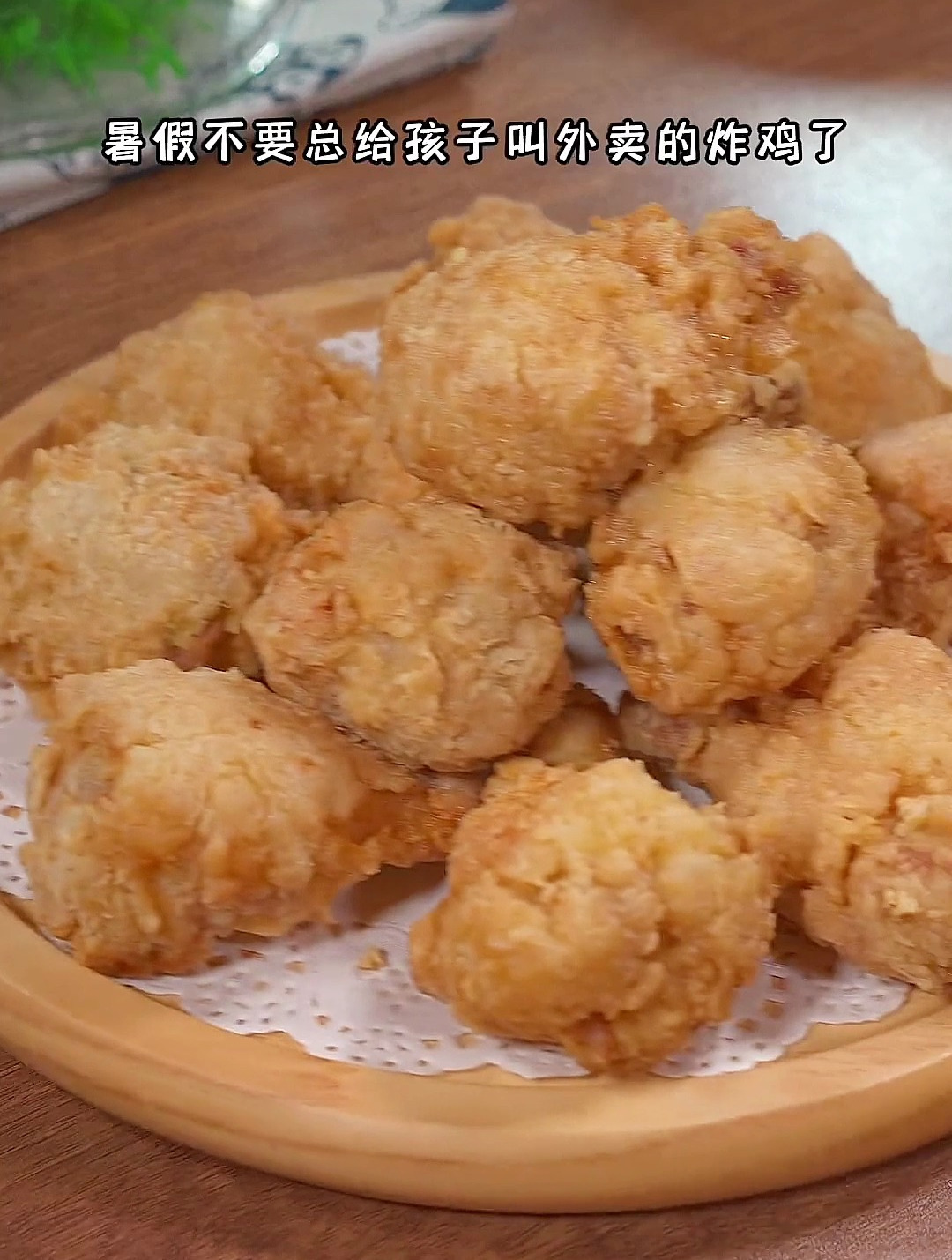 香酥炸鸡腿这样做才香,鸡肉鲜嫩多汁,外皮酥脆不夹生,好吃不腻
