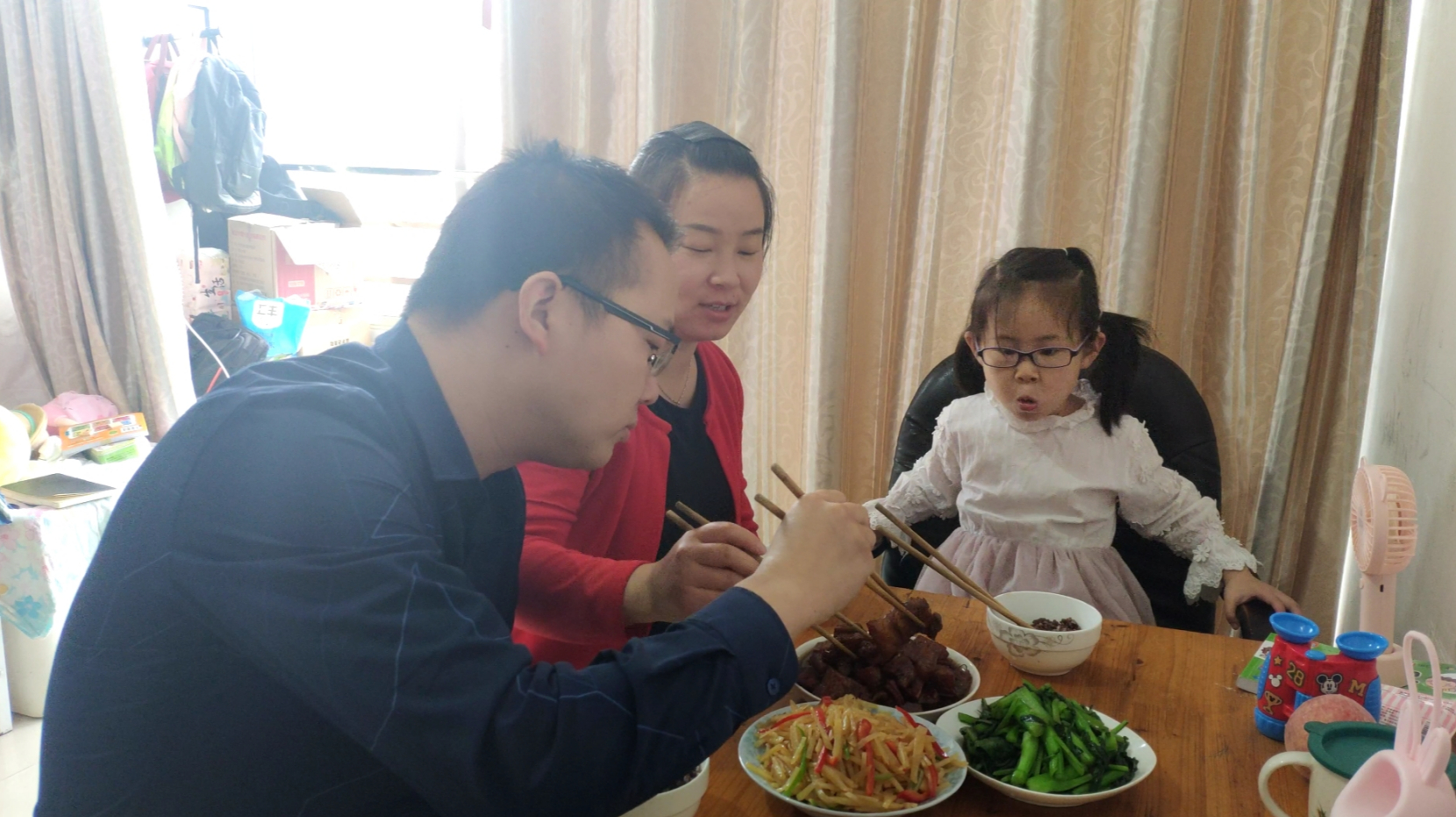 一个多月没吃红烧肉,老婆今天豪气一回,二斤肉烧一大盘,吃爽了