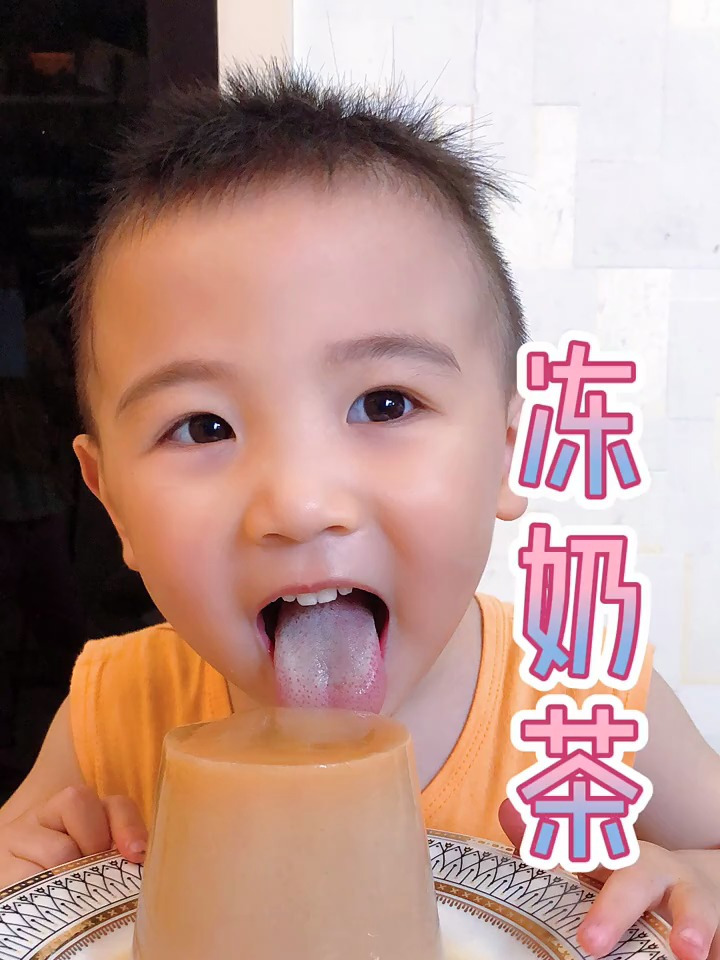 今天做个冻奶茶!炒鸡好吃!想吃的我可以教你们怎么做