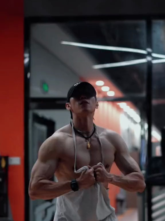 帅气的国产肌肉男