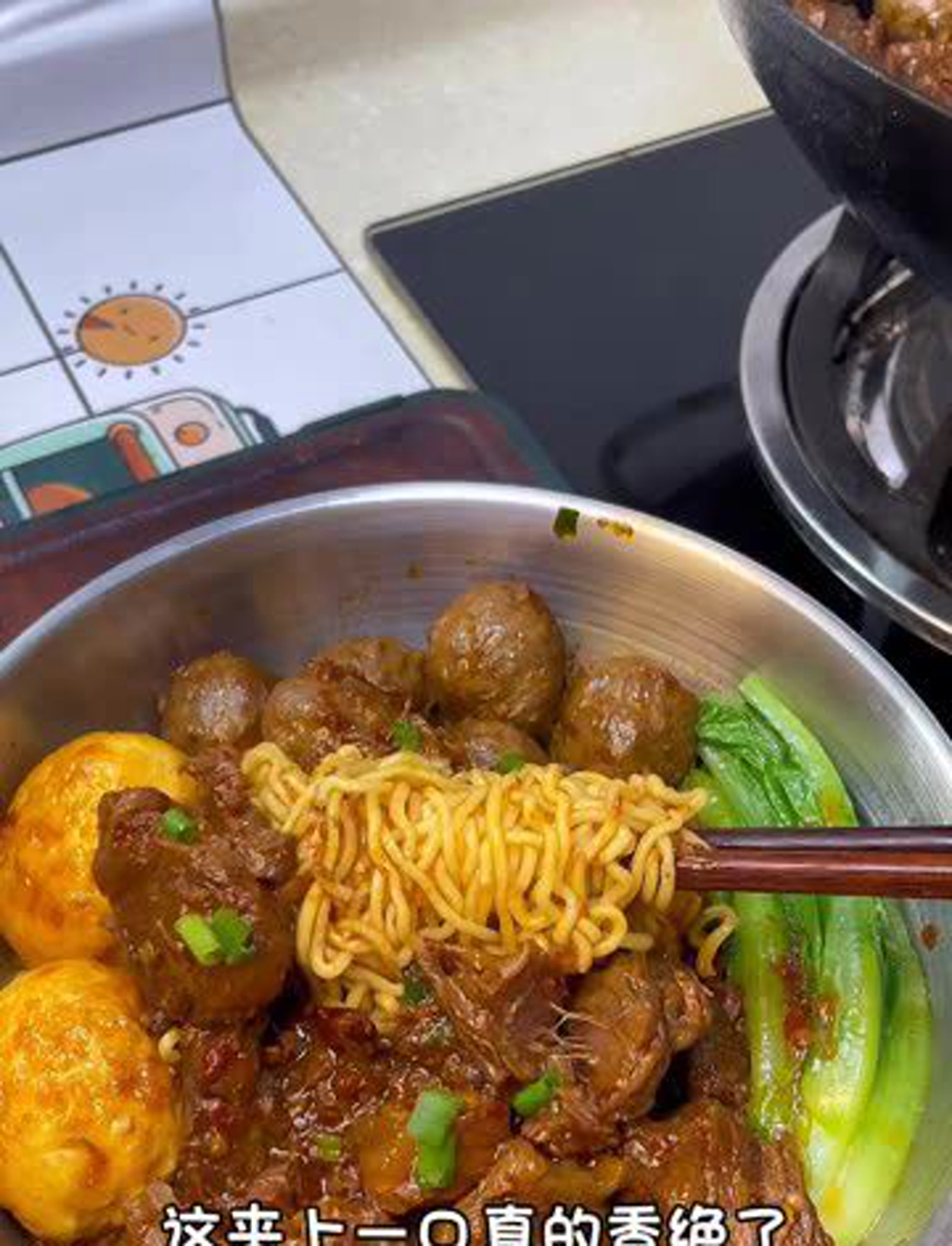 香喷喷的牛肉面,红汤浓郁,味道绝了!