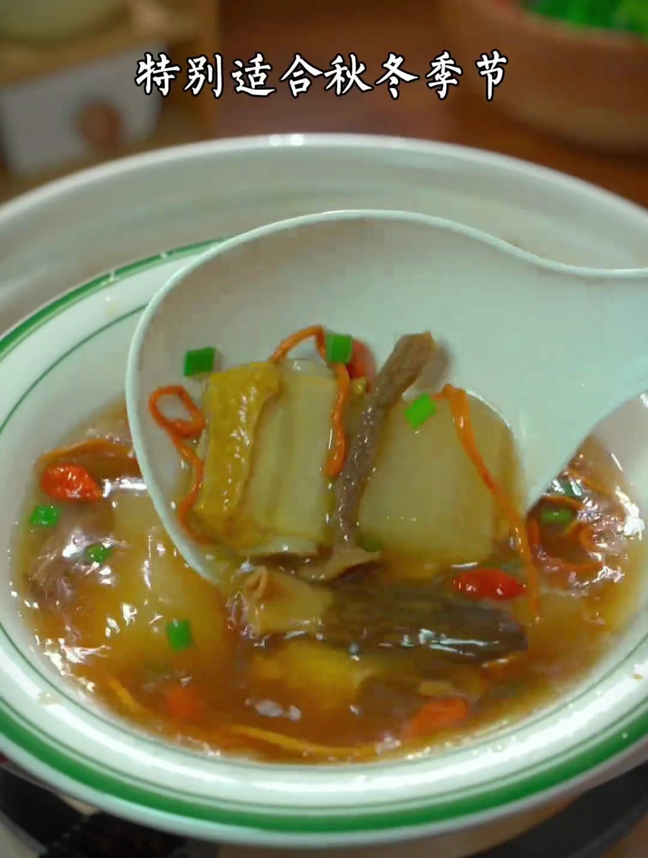 秋冬季怕冷,又容易积食上火,这个萝卜排骨汤一定要安排给家人喝