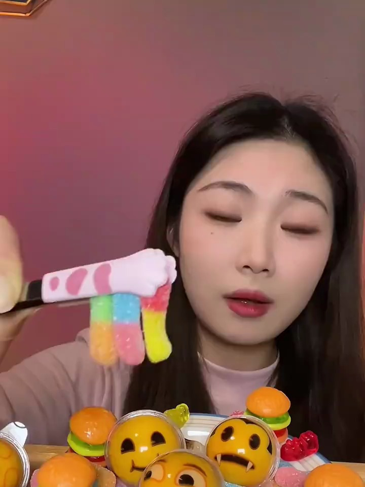 吃糖酸酸酸成真人emoji!德国口力 和 emoji联名春节限定礼盒