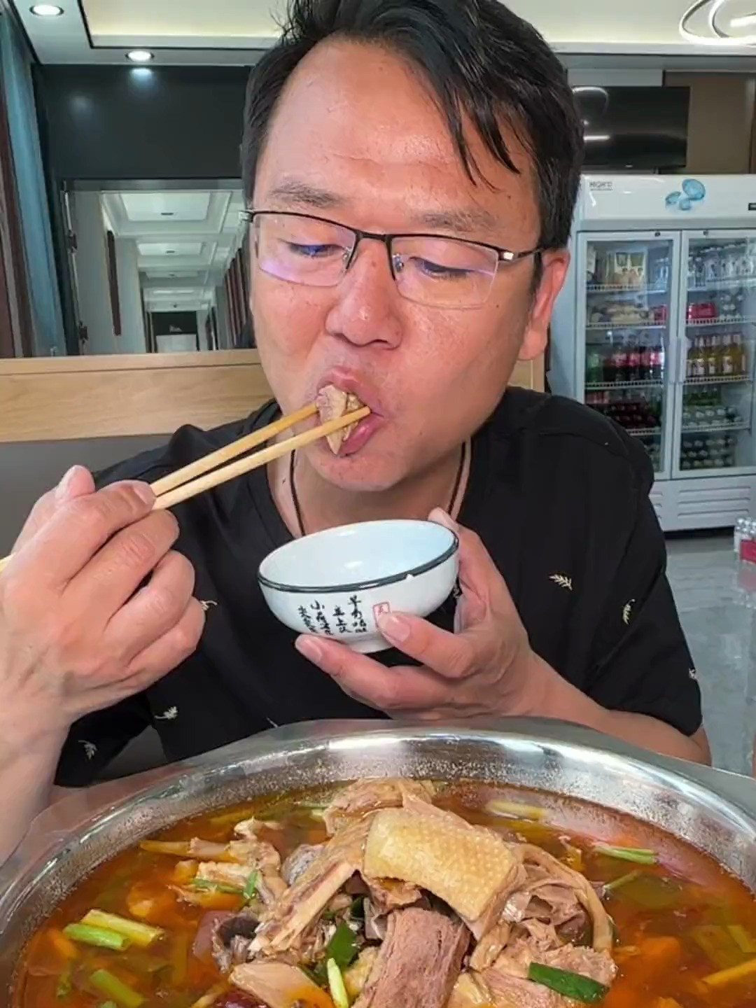 在保定也有幸吃到固始鹅块,来这里吃饭的人都是比较讲究的人