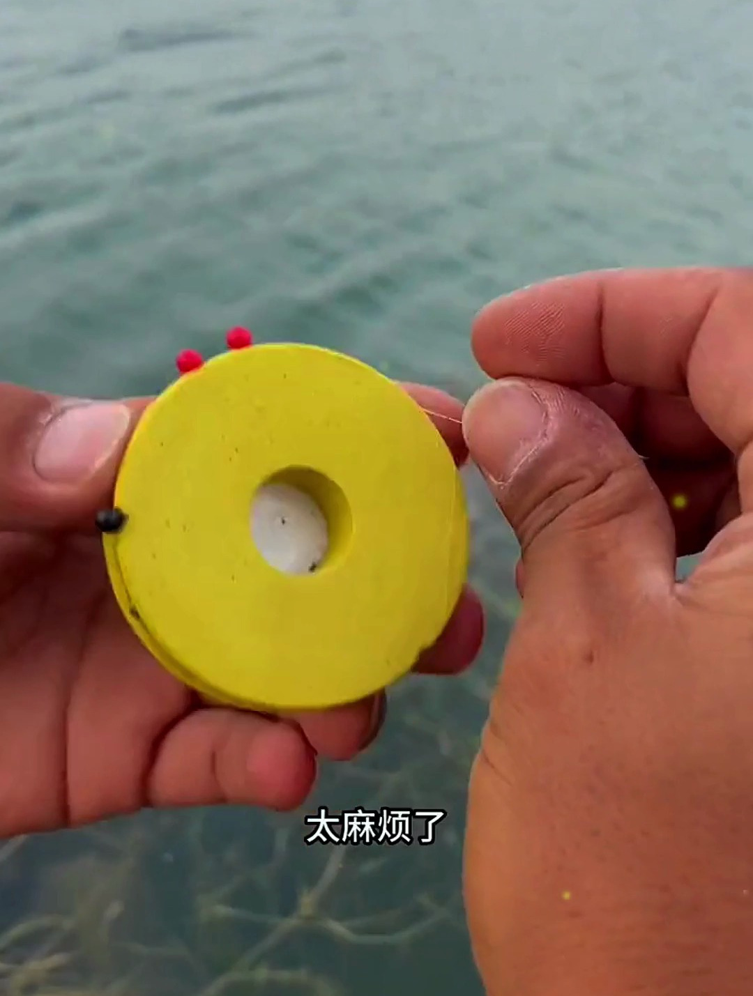 野钓鱼竿加个这东西,出竿快人一步收竿也利索,还能这样用!
