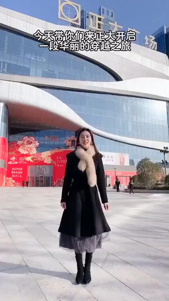 今天我要在这里 带你们开启一场华丽的穿越之旅 跟我来吧