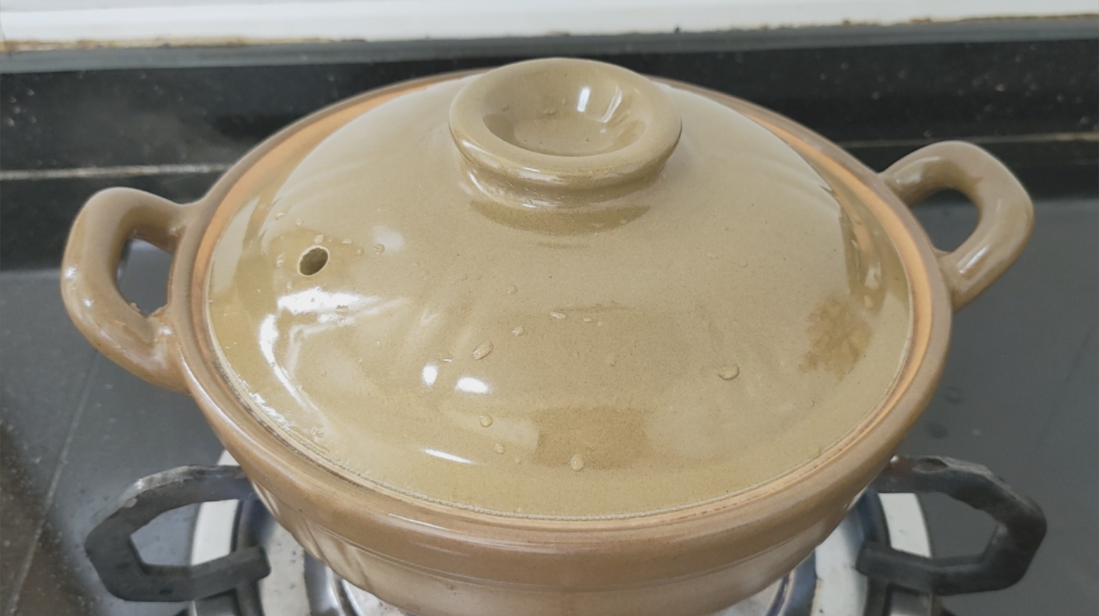 两广都爱吃的砂锅煲,教你荤素搭配做一锅,2杯酒3碗饭下肚,过瘾