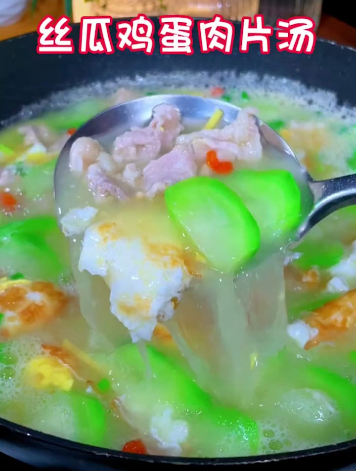 这样做的丝瓜鸡蛋肉片,汤鲜味美,家里的大小都爱吃