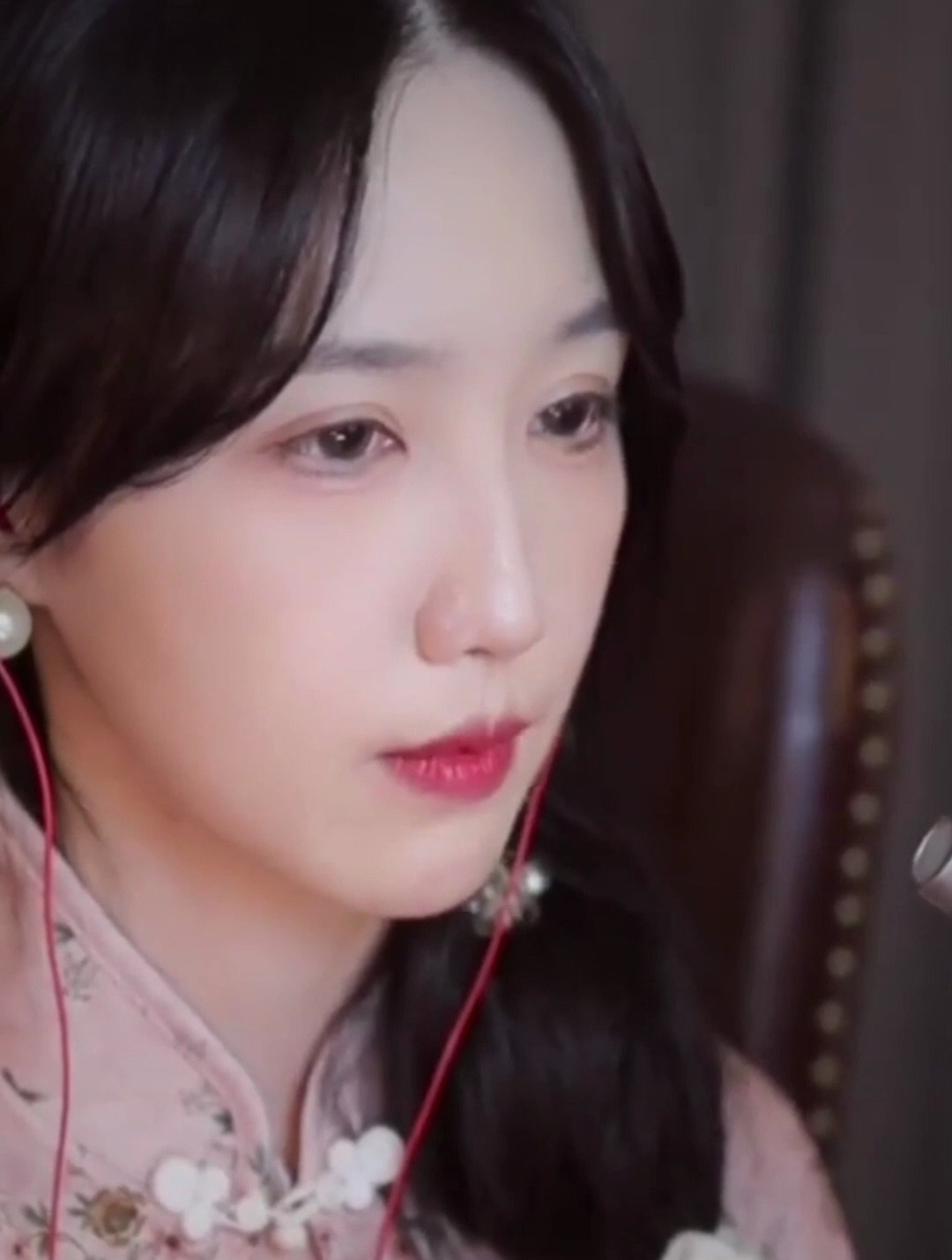 ASMR︱贝拉-助眠 酥麻揉耳朵,敏感催眠发声