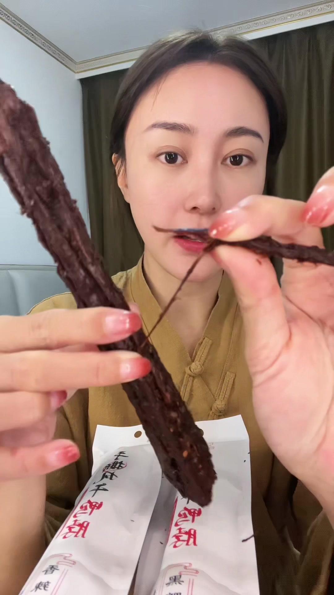 特辣特辣味的鸭脖子来啦……