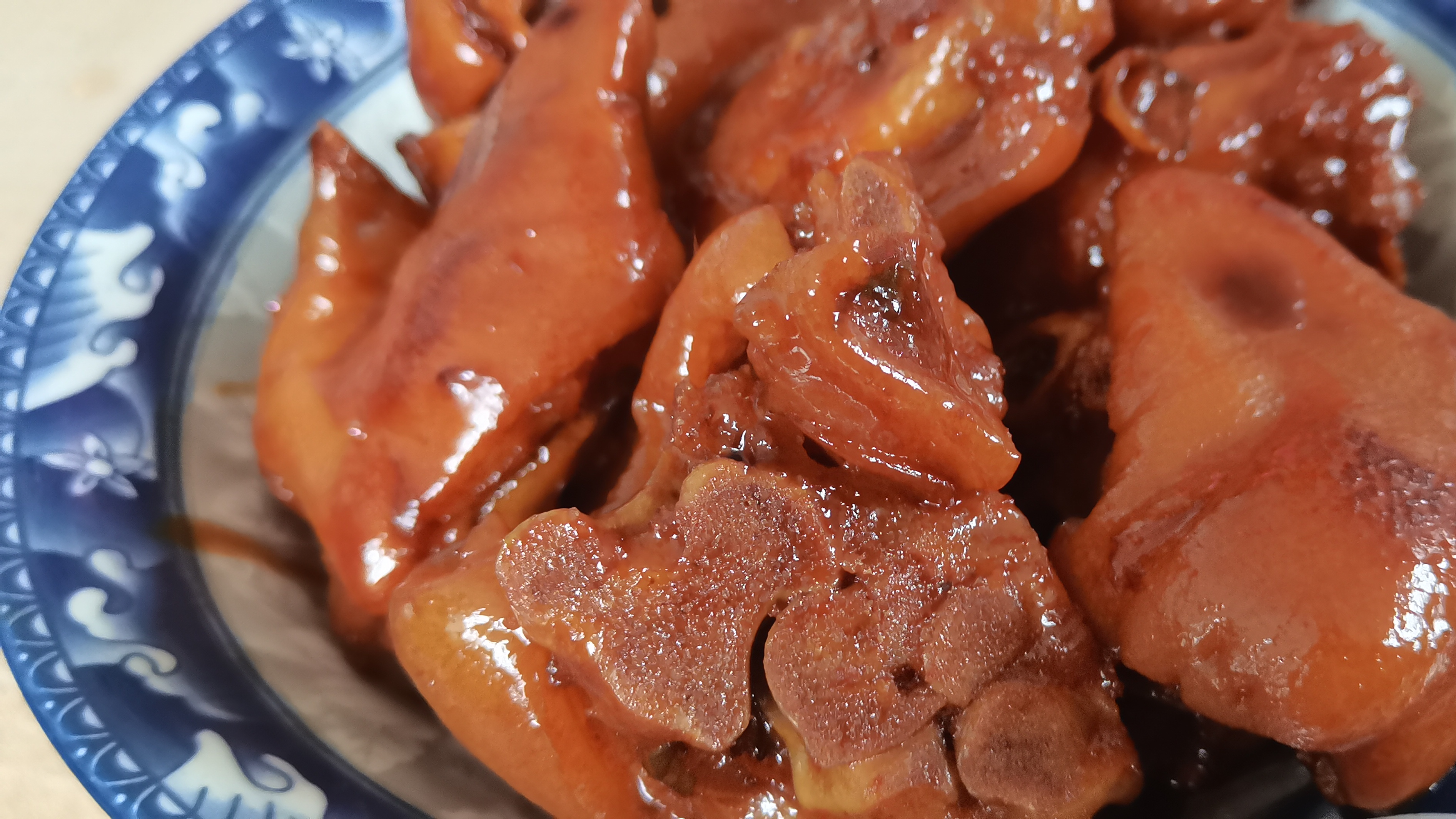 猪蹄有腥味,孩子不想吃?一个小窍门叫你做出好吃不腥的红烧猪蹄
