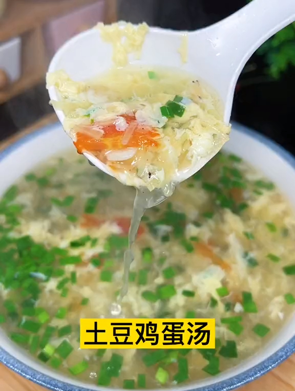 土豆丝做的鸡蛋汤,灵魂就是这把韭菜