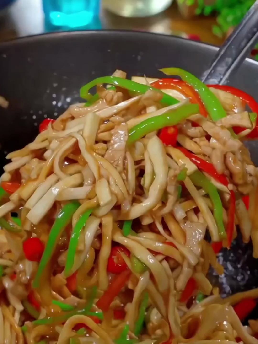 用杏鲍菇做农家小炒肉,味道还不错