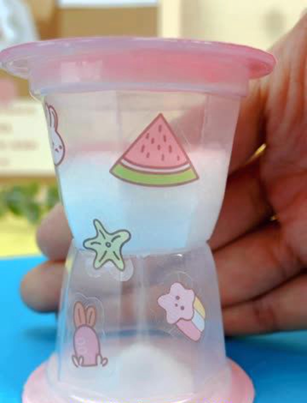 果冻壳不要扔,借点盐就能做好玩的流沙 亲子手工 创意手工 废物利用