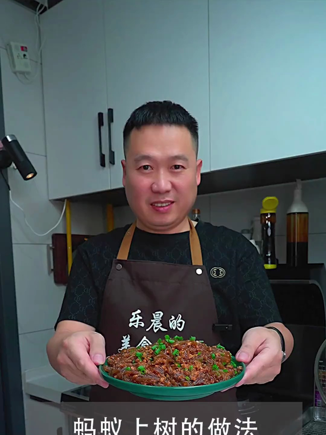 大家好!今天给大家分享一道美味家常菜的做法