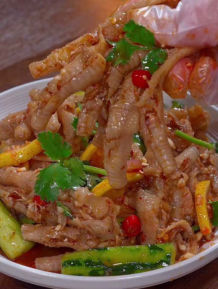 教你做酸辣爽口的泡椒鸡爪