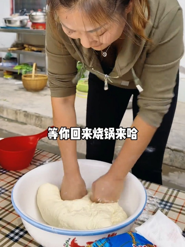 家庭版鳝鱼辣汤这样做,大人小孩都爱喝给卖的一样