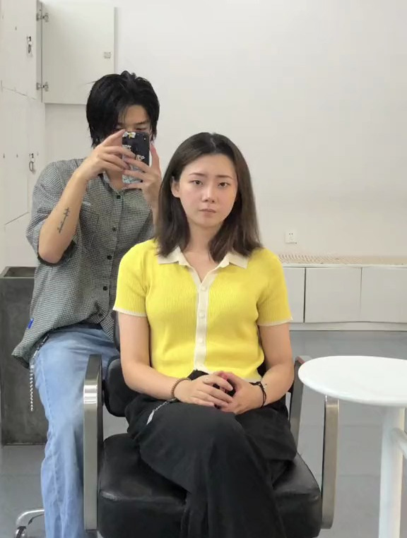 ◤气质女神日常发型◢鹅蛋脸女生头发太厚重 换发型秒变人间香奈儿