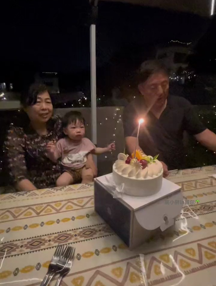 祝妈妈生日快乐!竟然还是金女婿想起来的买了蛋糕和肉回来!