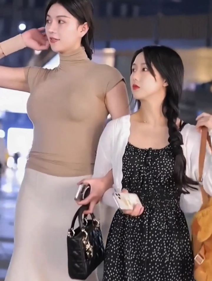 女生还是肚子上有点肉肉更可爱