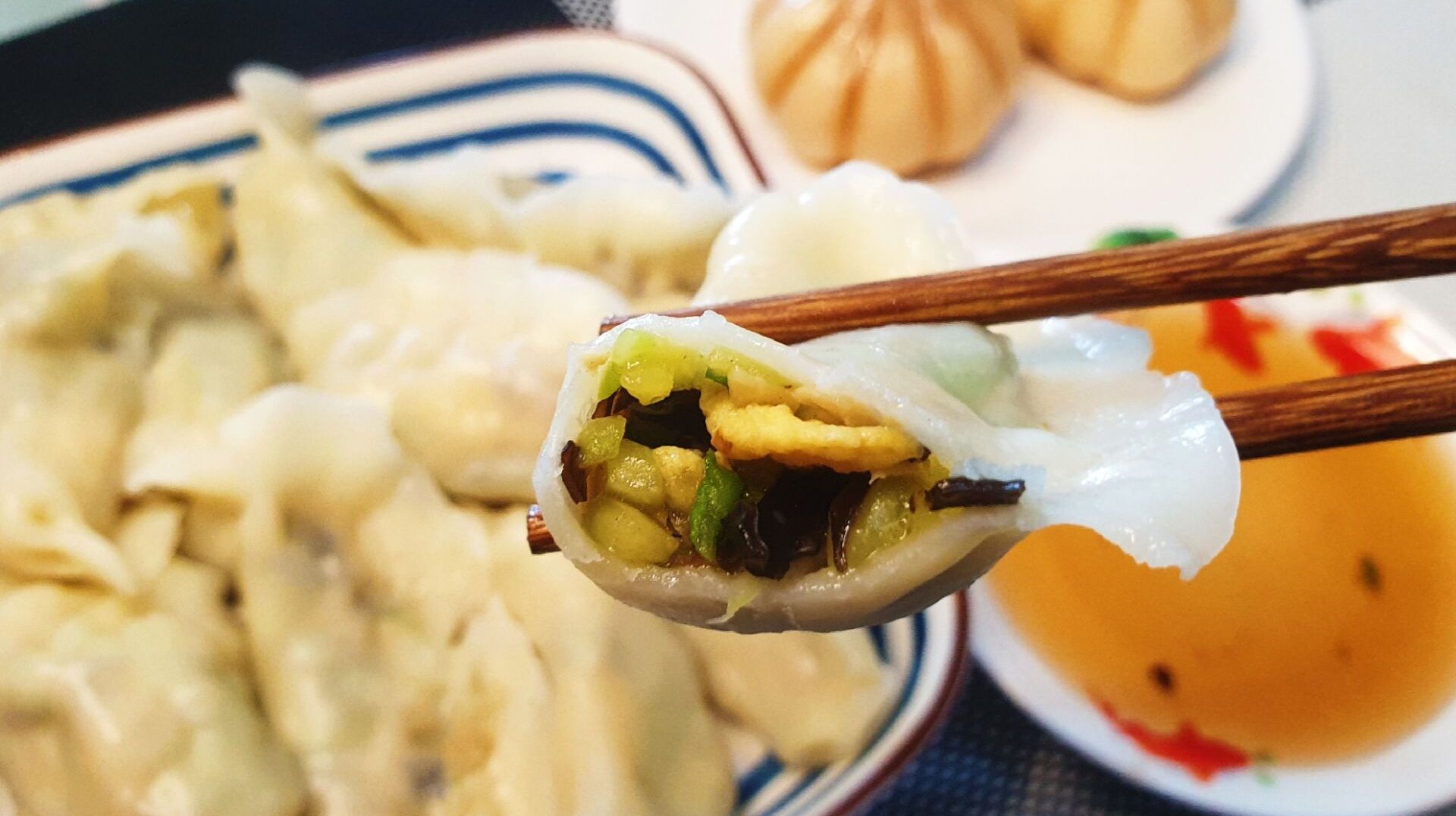 黄瓜馅水饺这样做鲜香四溢,黄瓜的嫩 香菇的滑虾皮的鲜鸡蛋的香