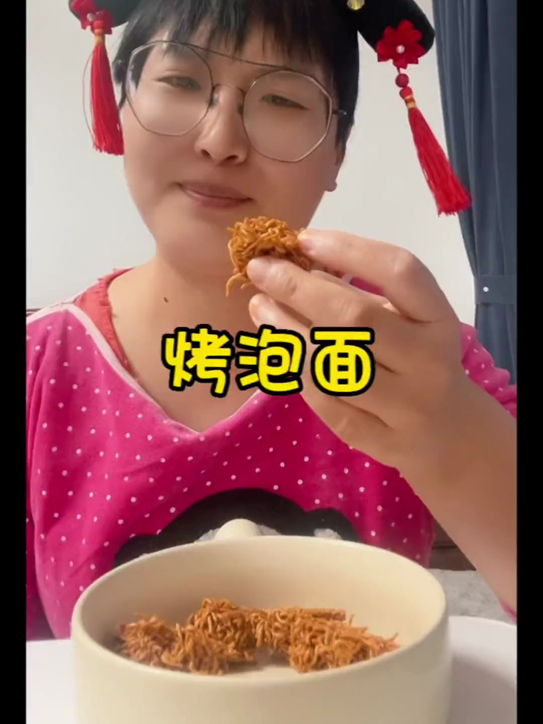 烤泡面泡面神仙吃法-跟着抖音学做菜好吃和外面买的干吃面一样