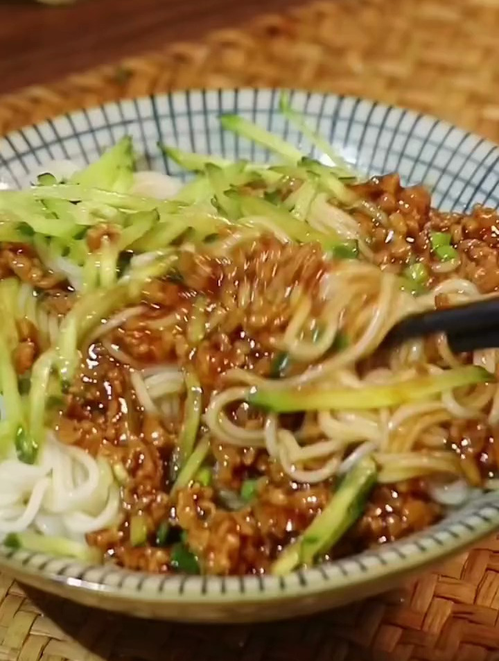 炸酱面,跟着视频学做菜~