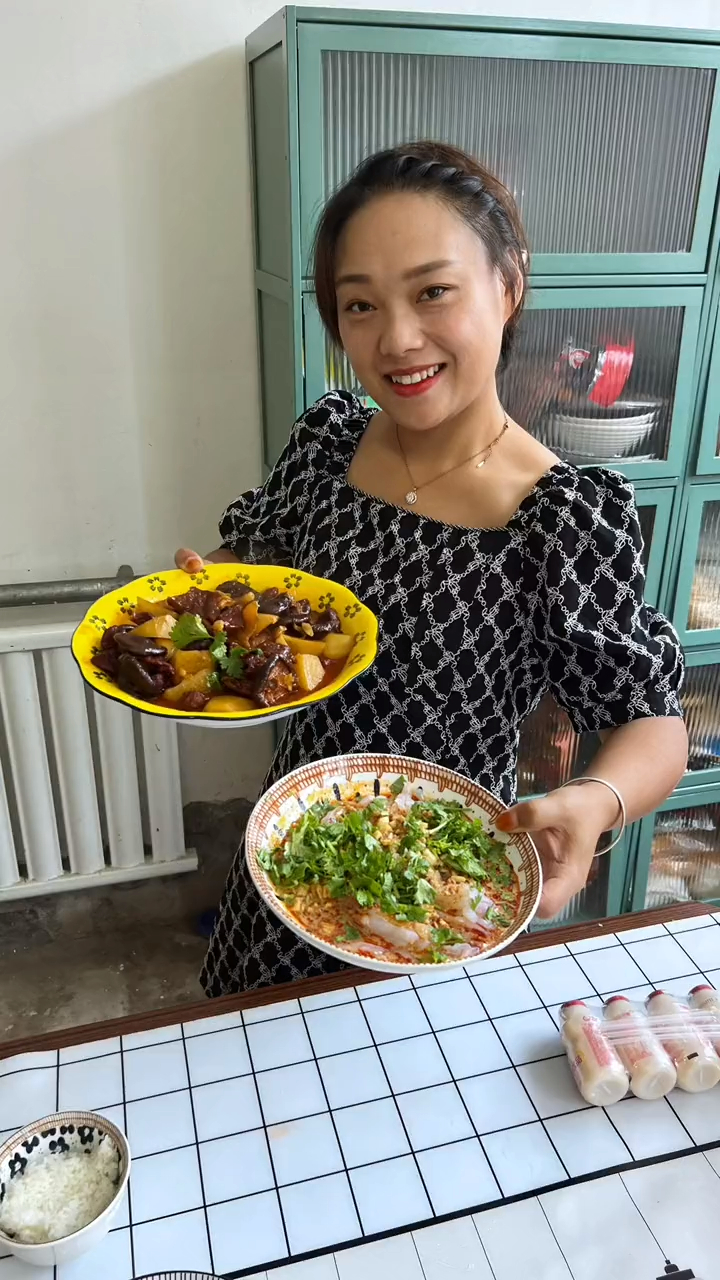 今天做了红烧牛肉和凉粉,真好吃
