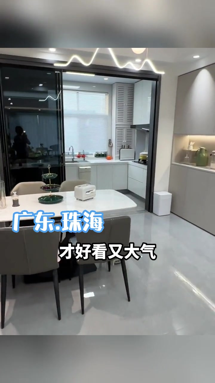 灰色地砖配什么颜色的乳胶漆,门还有衣柜,才好看又大气