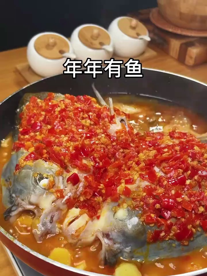香辣嫩滑的剁椒鱼头,特别下饭!跟着我做,你在家也能轻松做好