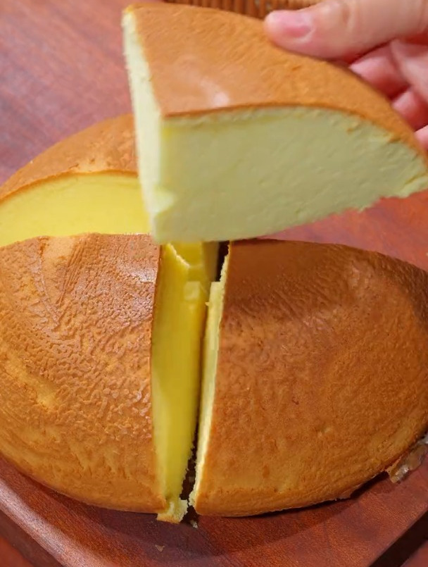 五个鸡蛋,就能轻松做出蓬松绵软,不干不硬,美味好吃的蛋糕